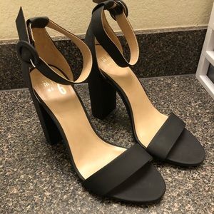 Black block heel